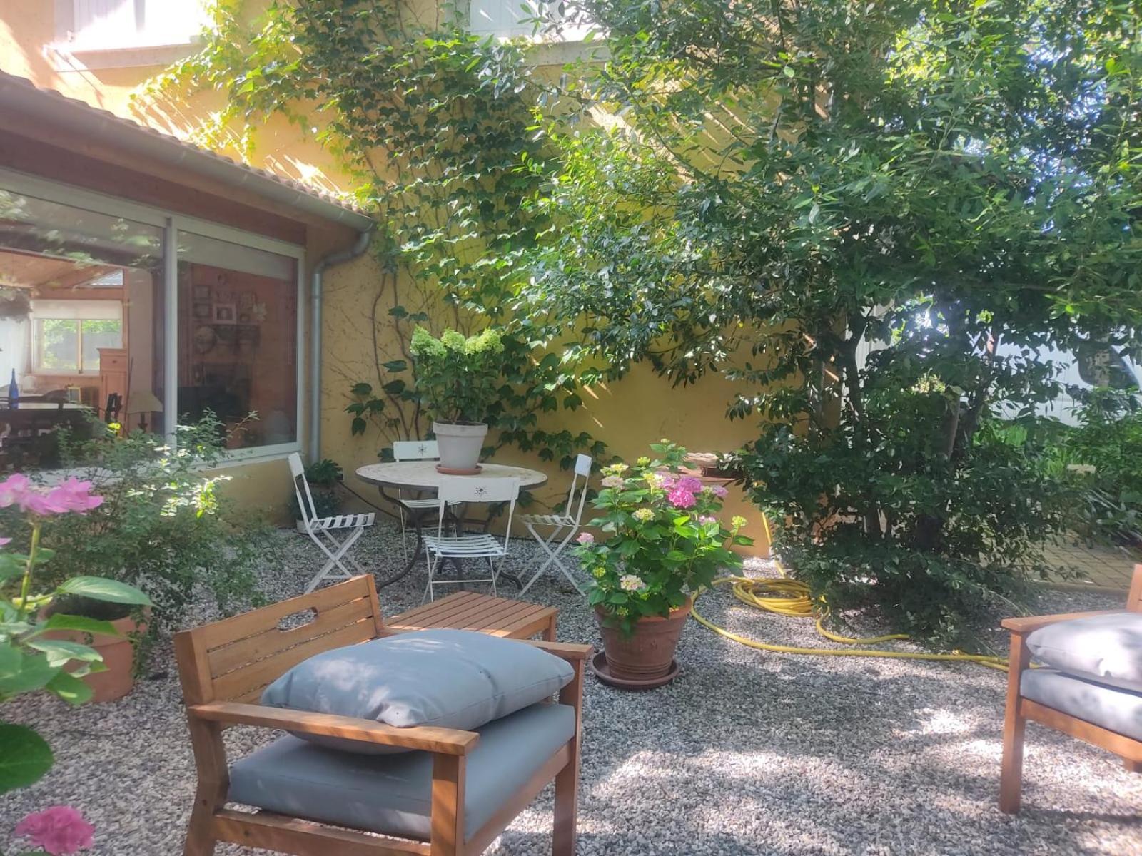 Bed and Breakfast La Frenaie Saint-Cyr-sur-le-Rhone Exterior foto